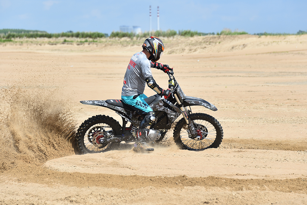 山地越野摩托車(chē)